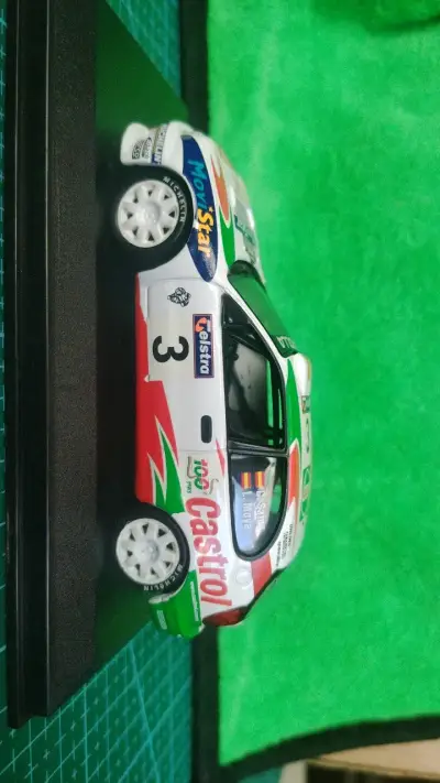 Modelo a escala Toyota Corolla WRC 1999 - miniatura 3