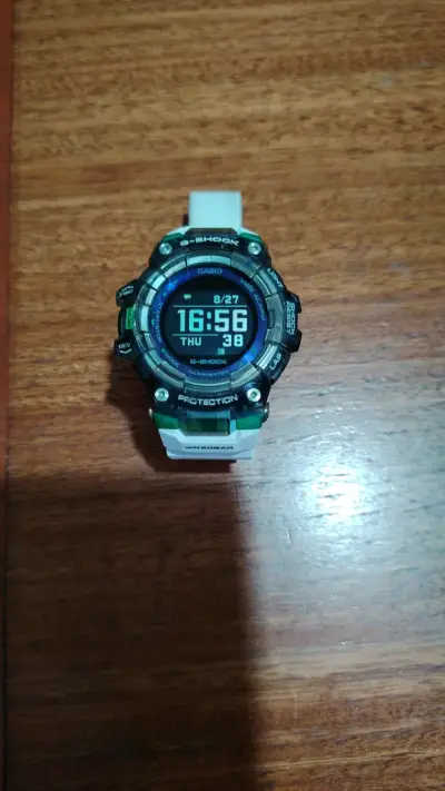 Reloj Casio G-Shock resistente al agua smartwatch - miniatura 1