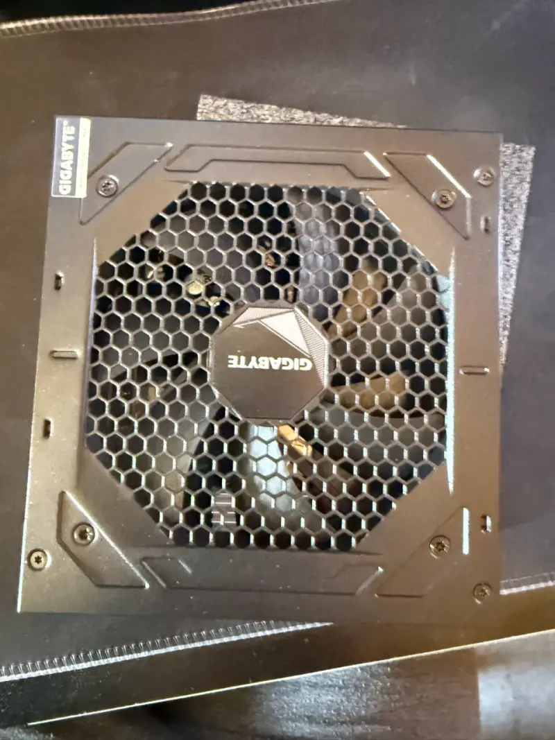 Gigabyte 750W Gold ATX 3.0 - 2 Semanas de Uso - 4