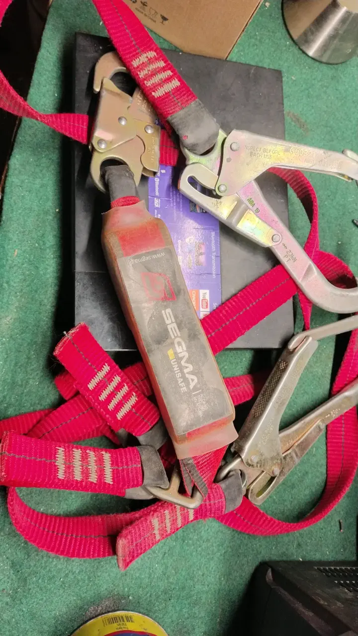 Arnés de seguridad Segma con cuerda roja - 1
