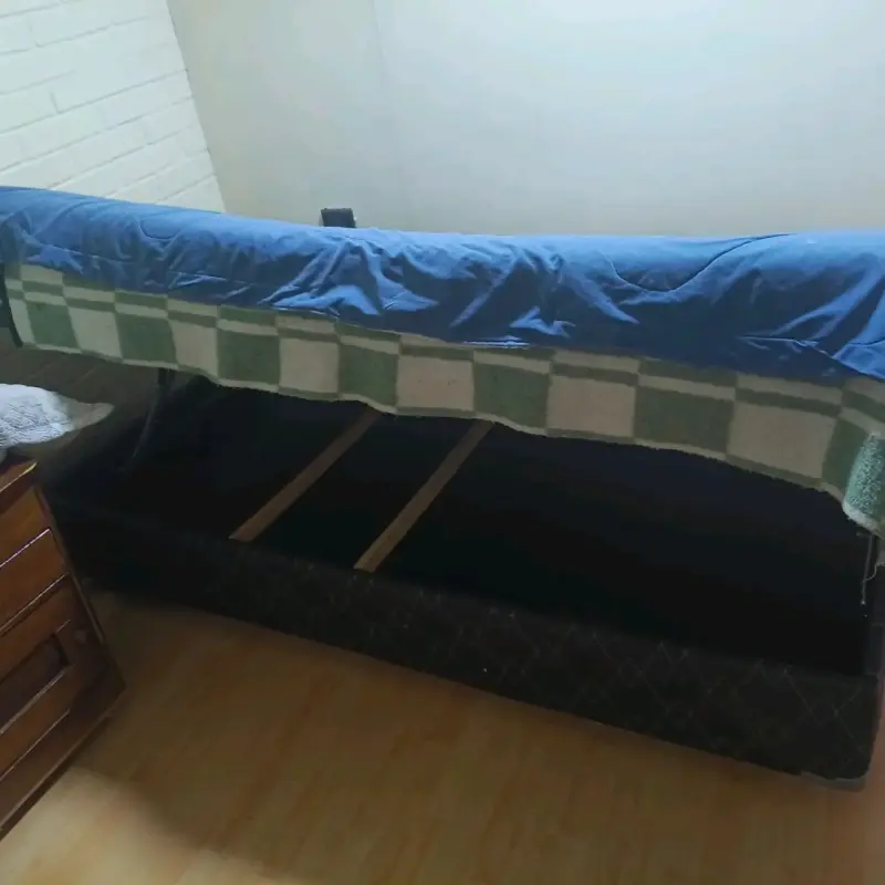 Habitación completa con cama y velador - 3