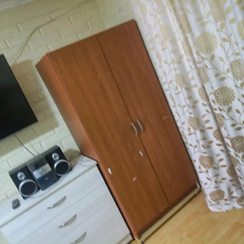 Habitación completa con cama y velador - 6