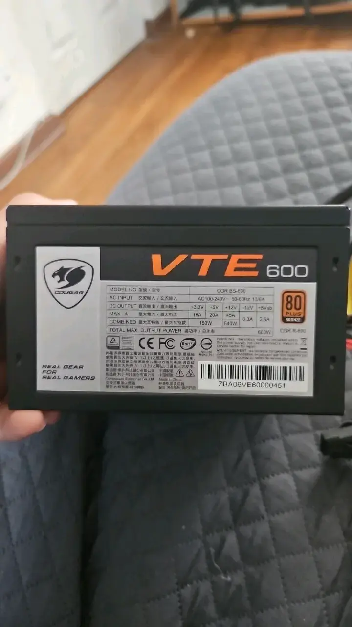 Fuente de Poder Cougar VTE 600W 80 Plus Bronze - 1