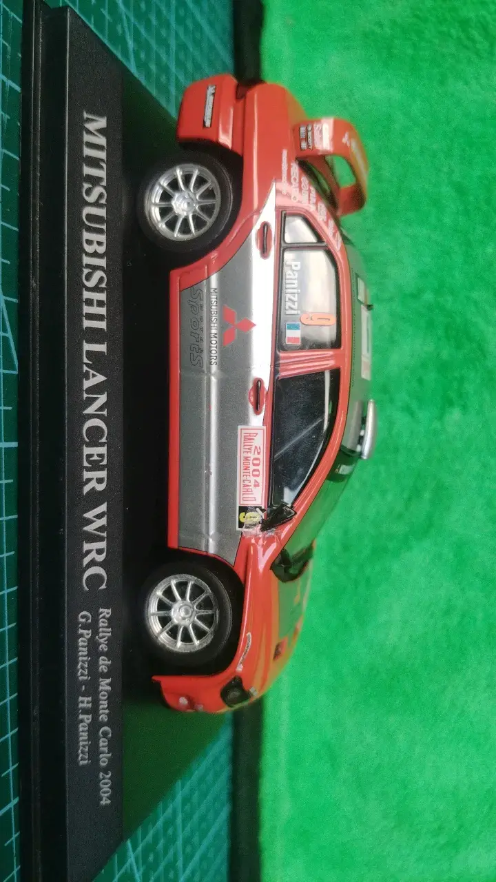 Modelo a escala Mitsubishi Lancer WRC 2004 - 1