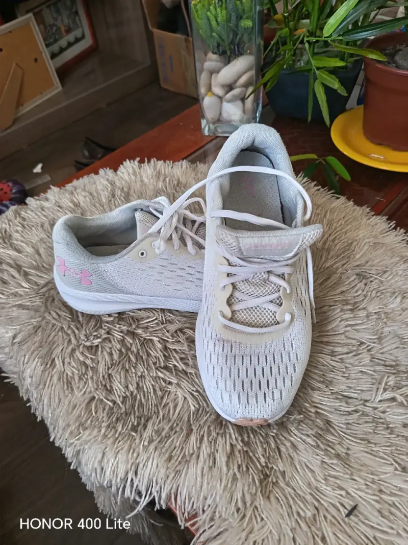 Zapatillas deportivas blancas Under Armour para mujer - 1