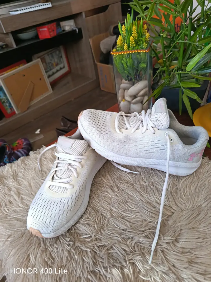 Zapatillas deportivas blancas Under Armour para mujer - 2