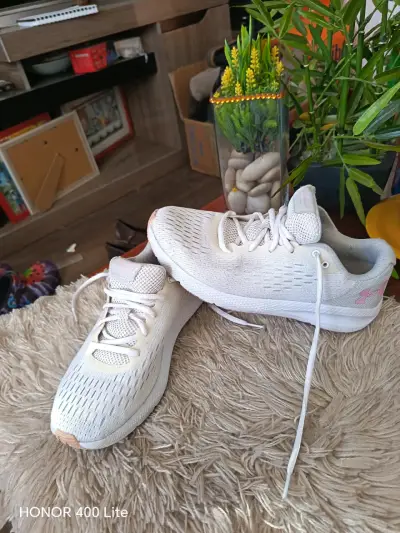 Zapatillas deportivas blancas Under Armour para mujer - miniatura 2