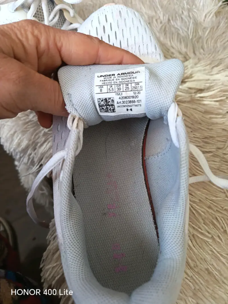 Zapatillas deportivas blancas Under Armour para mujer - 4