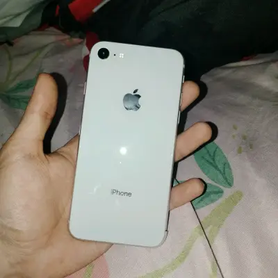 iPhone 8 en buen estado color blanco - miniatura 3
