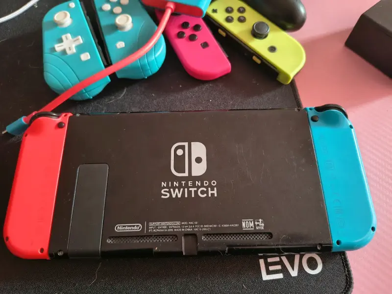 Consola Nintendo Switch desbloqueada + sd 256gb - 5