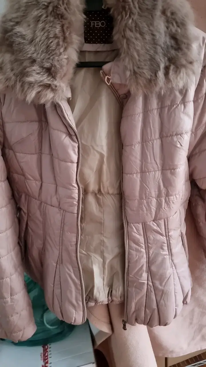 Chaqueta acolchada rosa con cuello de piel FBO - 1