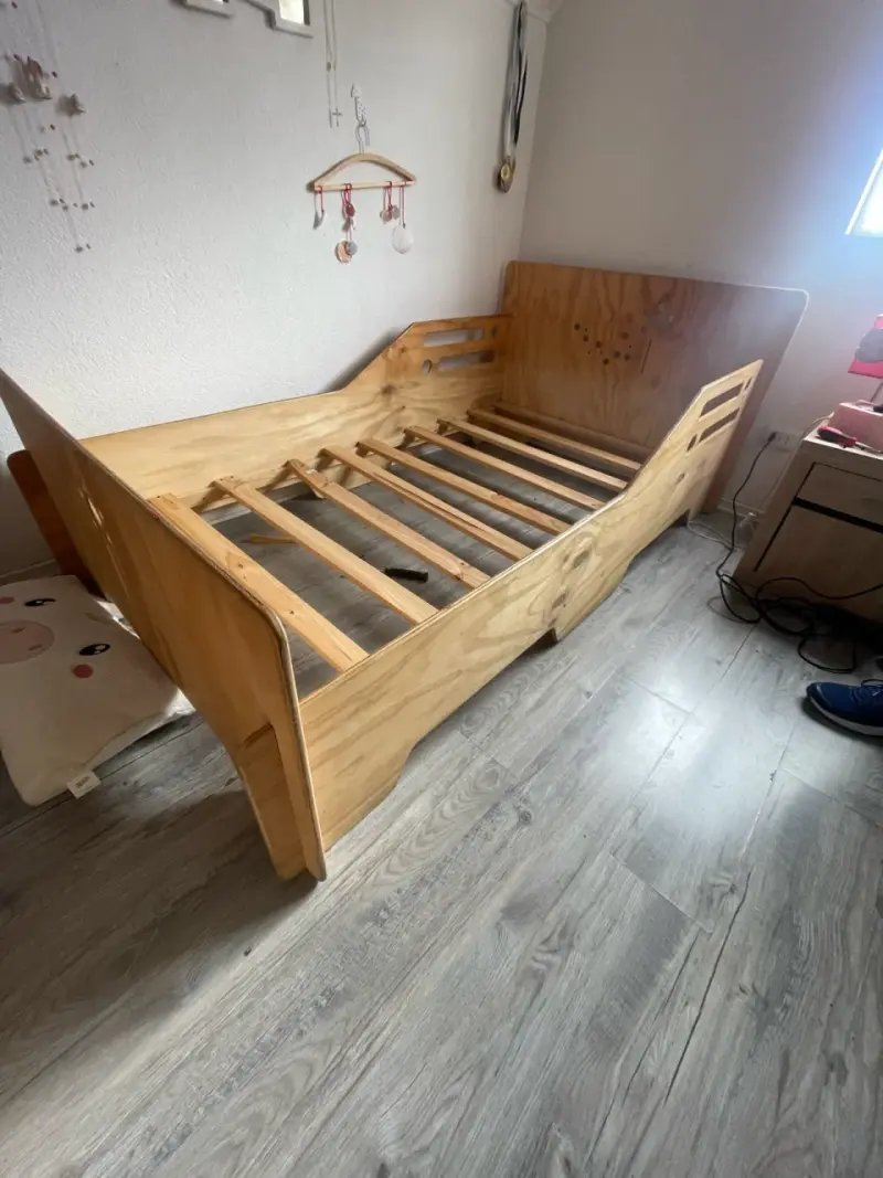 CamaMontesori de madera para niños en buen estado - 2