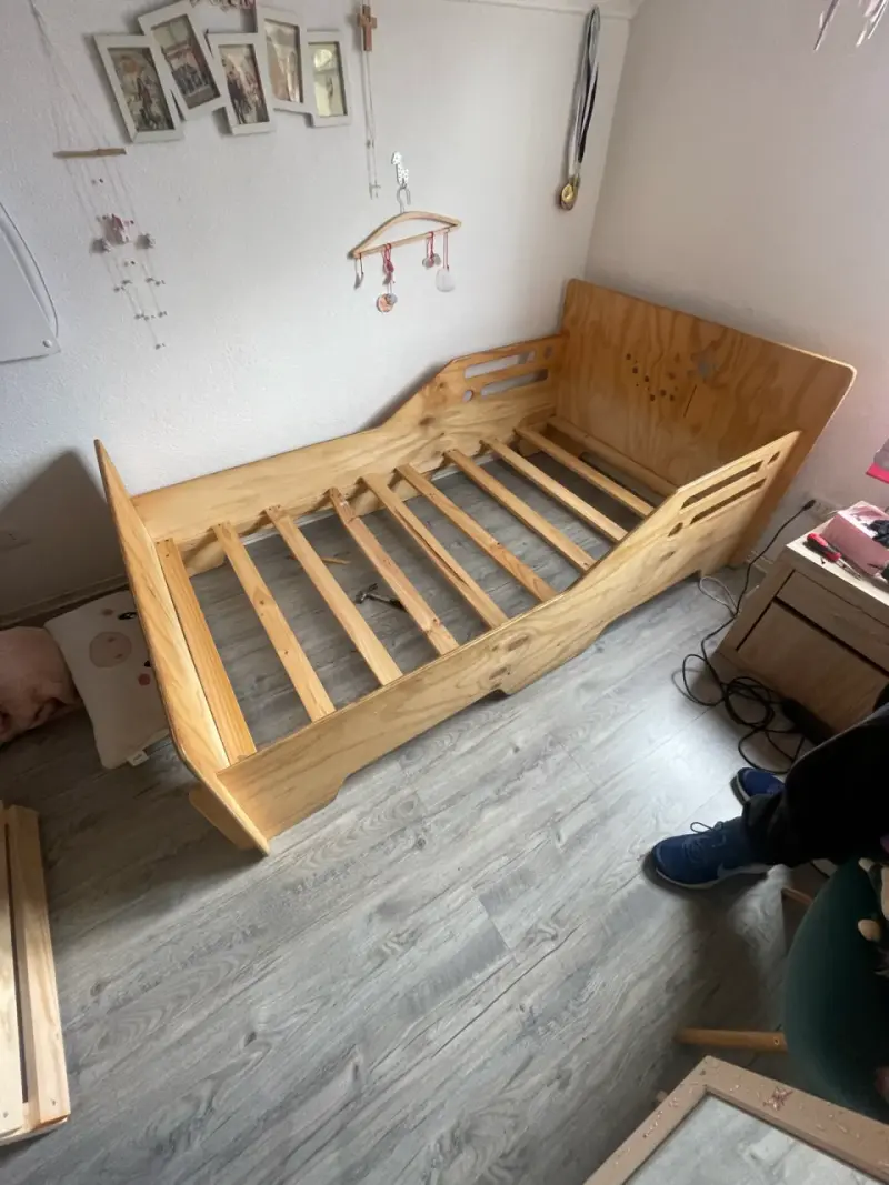 CamaMontesori de madera para niños en buen estado - 3
