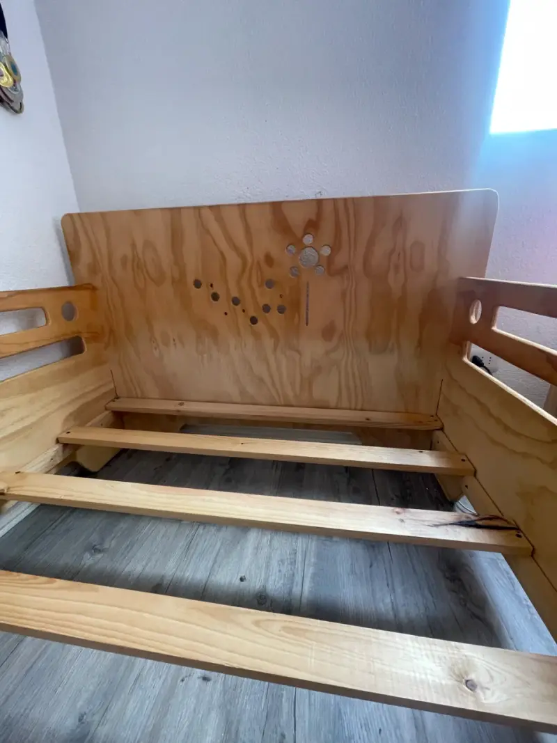 CamaMontesori de madera para niños en buen estado - 4