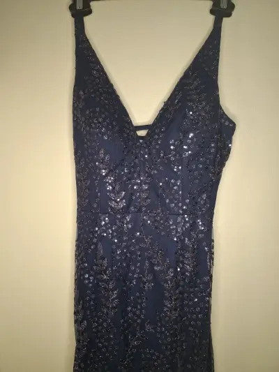 Vestido de noche azul con lentejuelas - miniatura 2
