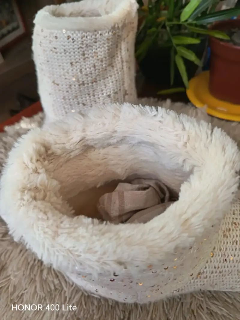 Botas de casa tejidas con pompones beige - 5