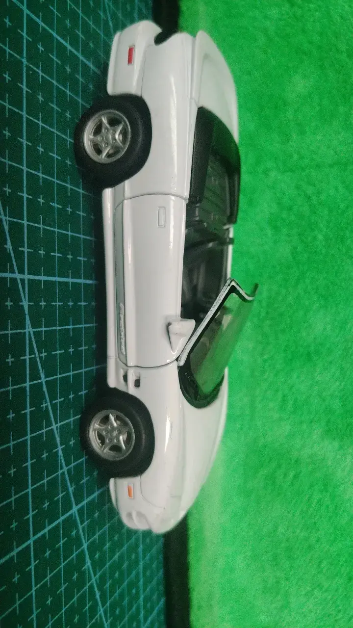 Modelo a escala Pontiac Firebird blanco - 1
