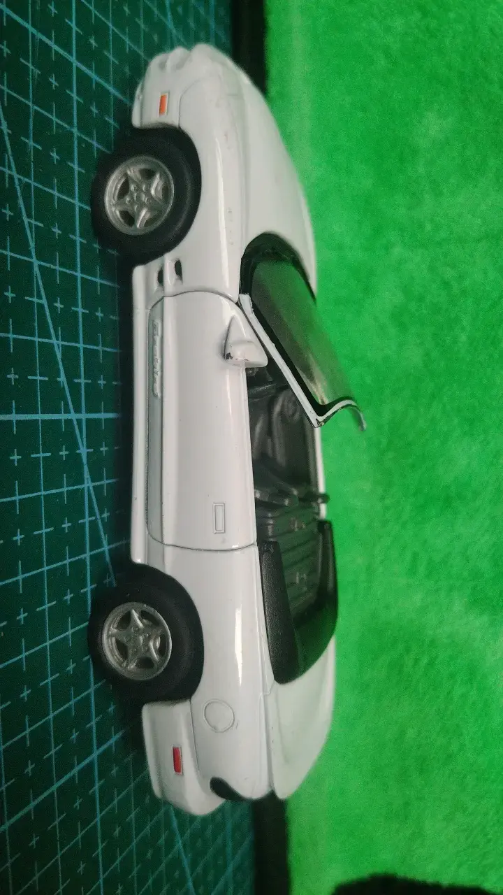Modelo a escala Pontiac Firebird blanco - 3