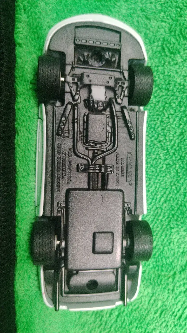 Modelo a escala Pontiac Firebird blanco - 6
