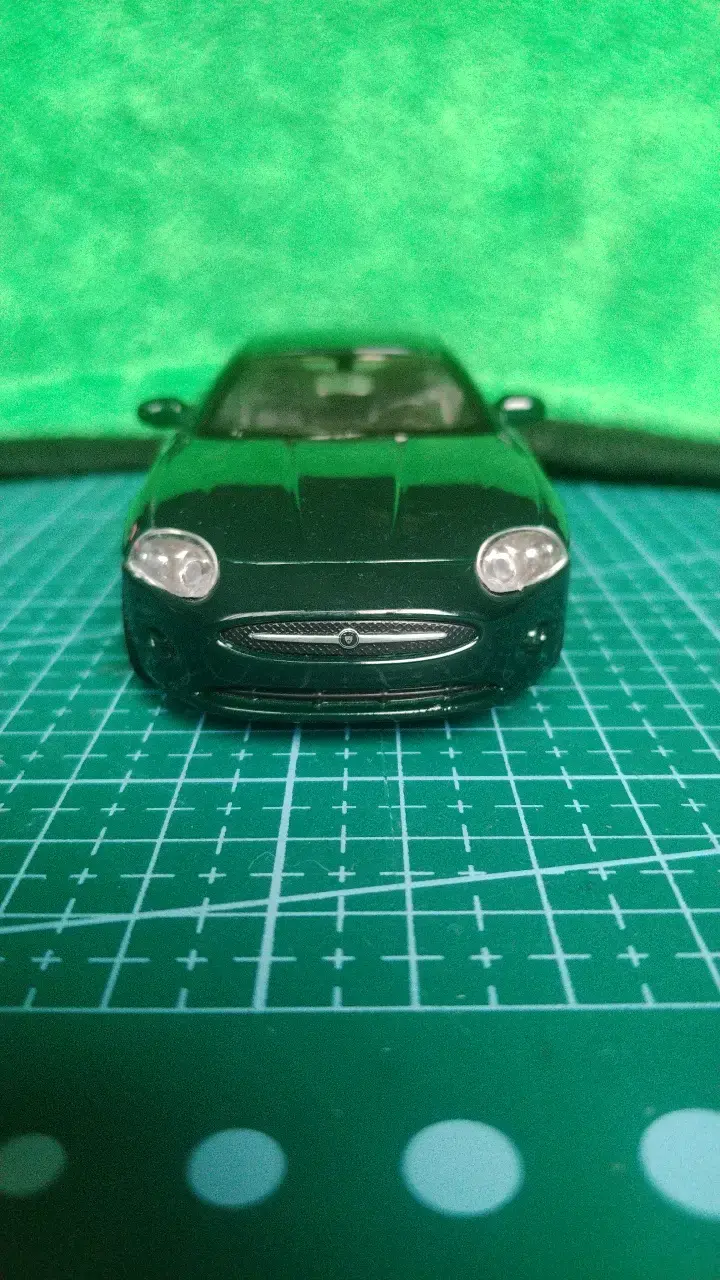 Modelo a escala Jaguar XK verde oscuro - 2