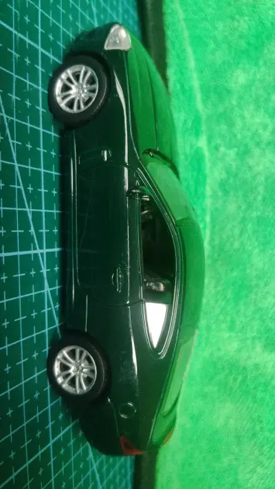 Modelo a escala Jaguar XK verde oscuro - miniatura 3