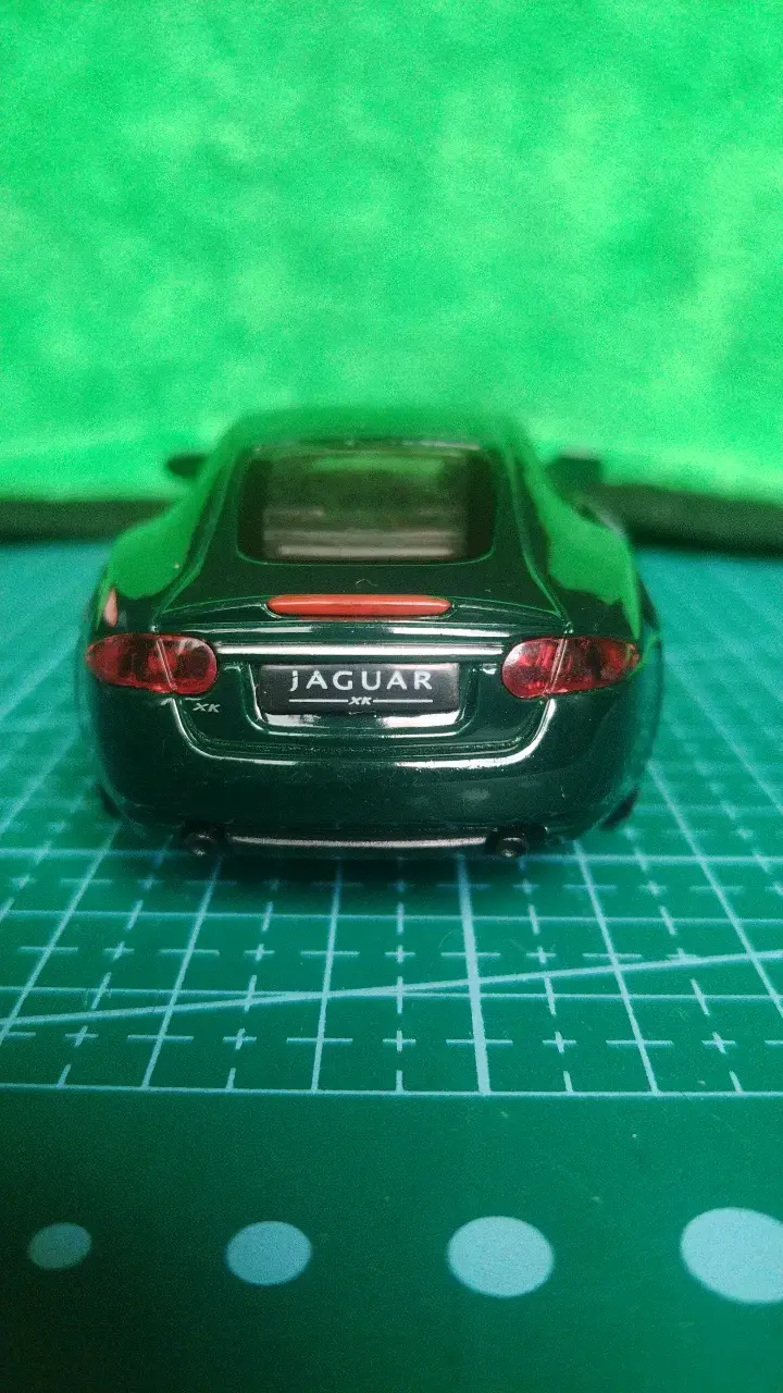 Modelo a escala Jaguar XK verde oscuro - 4