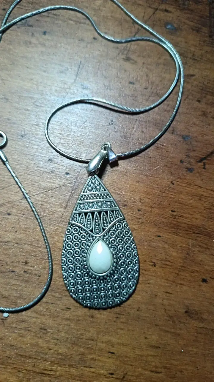 Collar con colgante de diseño étnico - 2