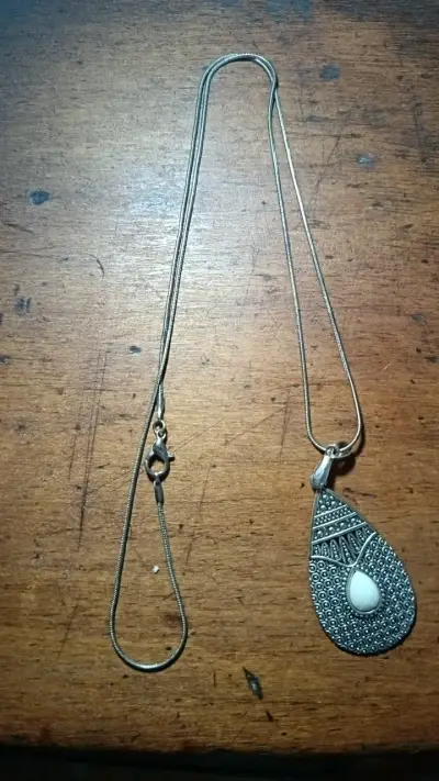 Collar con colgante de diseño étnico - miniatura 4