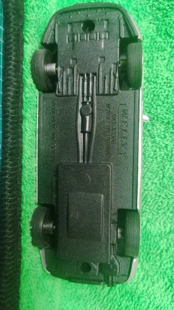 Modelo a escala Peugeot 407 plateado - 6