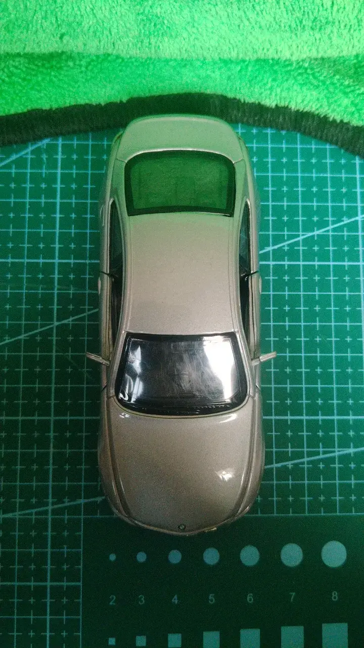 Modelo a escala BMW 645Ci plateado - 5