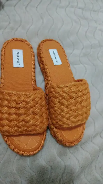 Sandalias planas Nine West naranjas tejidas - miniatura 1