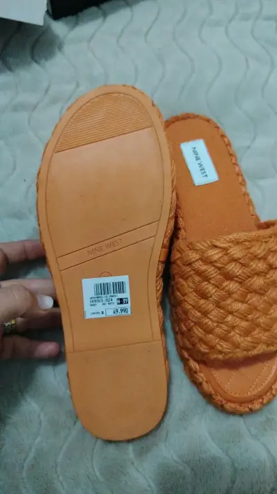Sandalias planas Nine West naranjas tejidas - miniatura 2