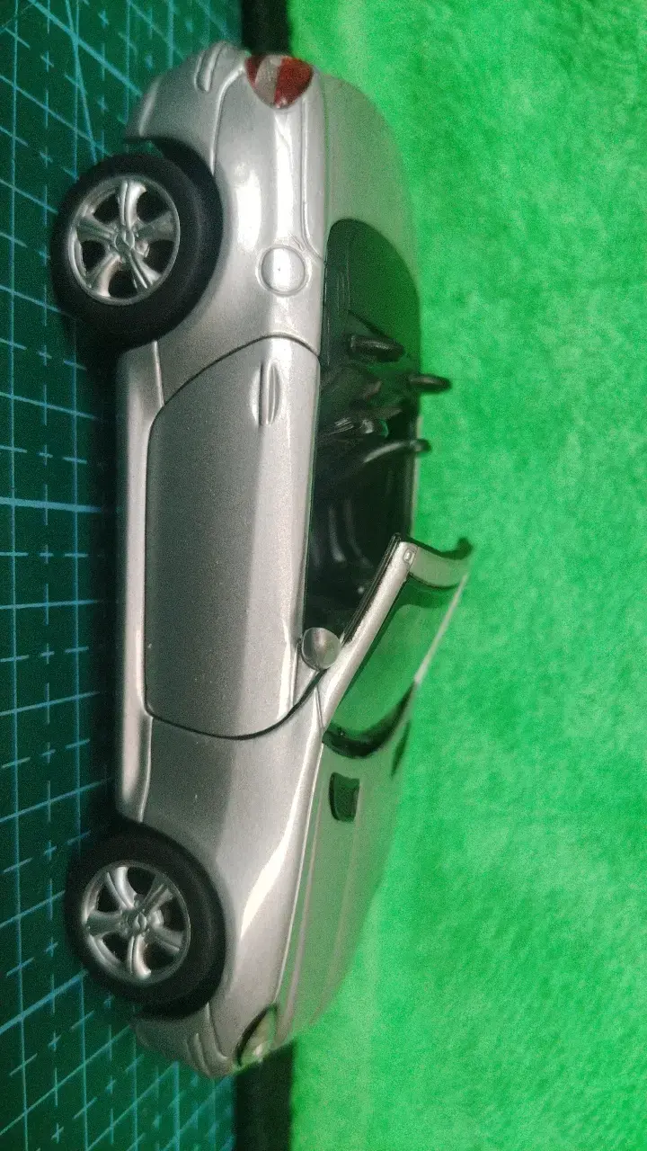 Modelo a escala Mercedes-Benz SLK 350 plateado - 1
