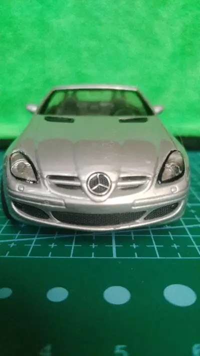 Modelo a escala Mercedes-Benz SLK 350 plateado - miniatura 2