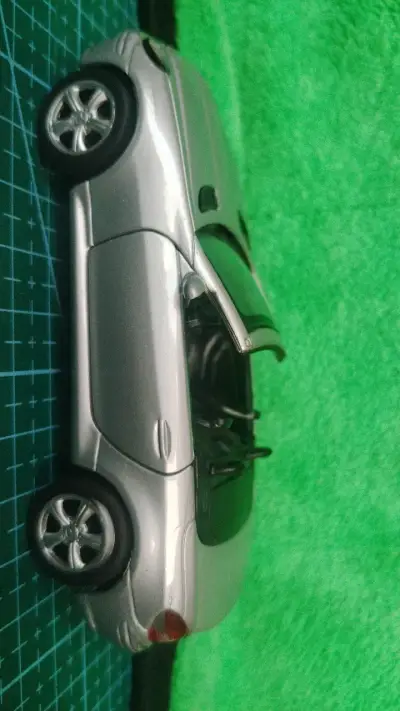 Modelo a escala Mercedes-Benz SLK 350 plateado - miniatura 3