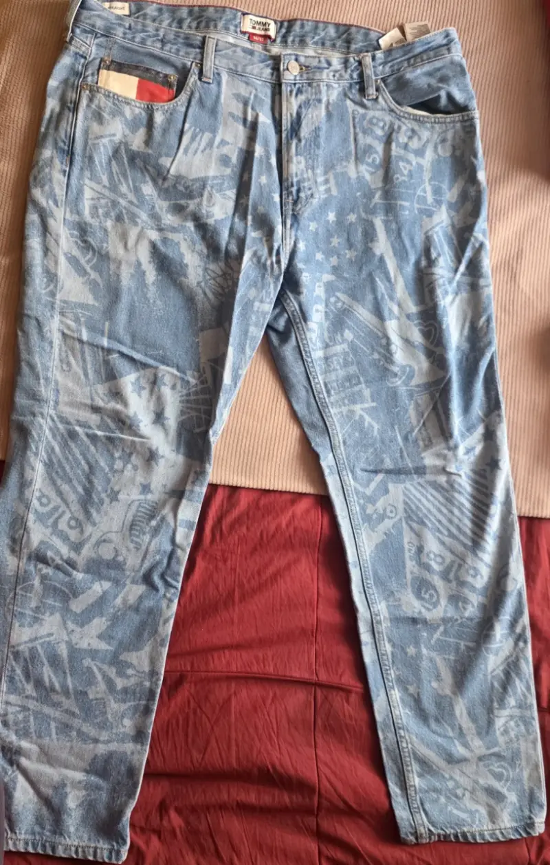 Jeans Tommy Hilfiger con diseño estampado - 1