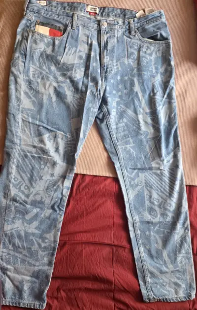 Jeans Tommy Hilfiger con diseño estampado - miniatura 1