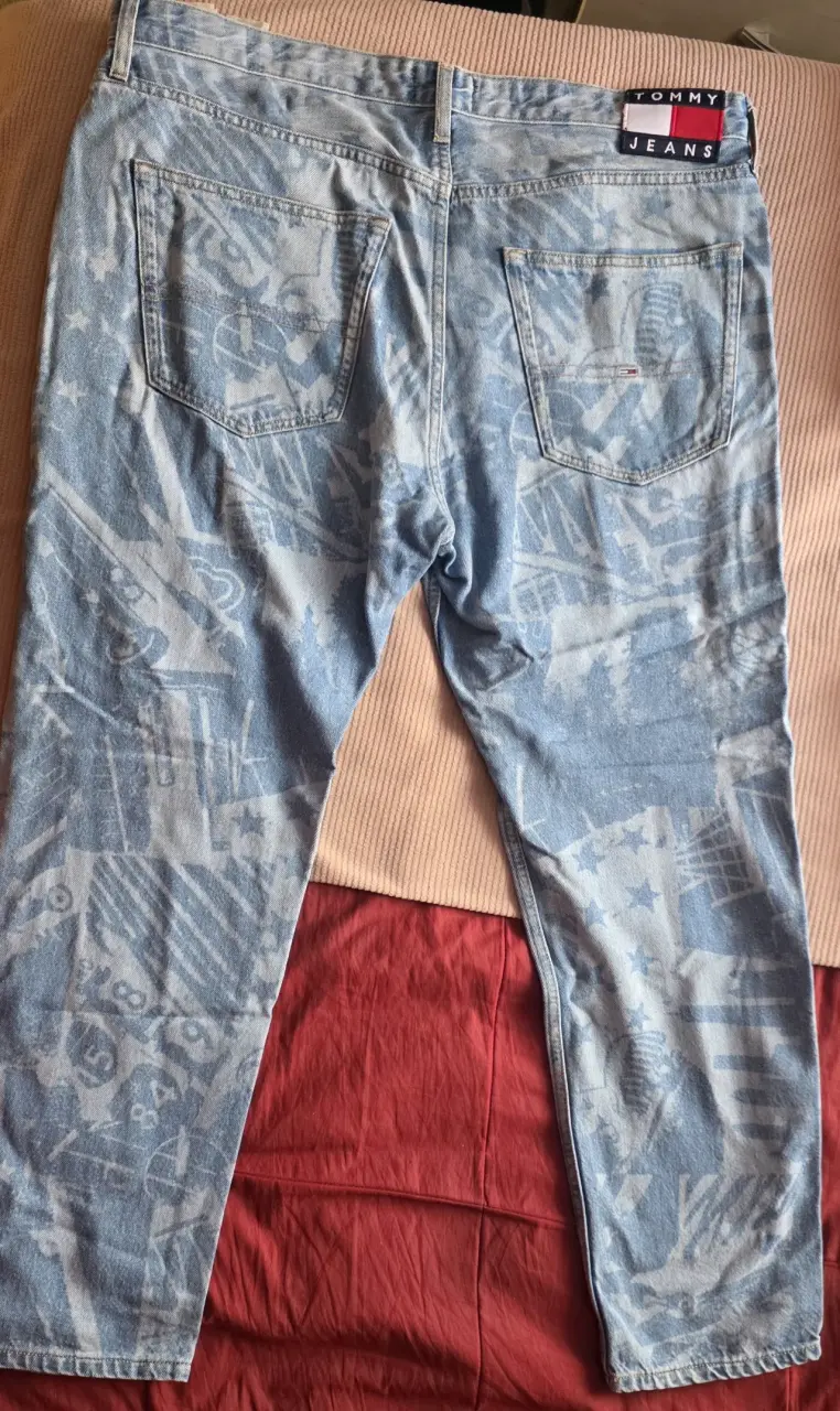Jeans Tommy Hilfiger con diseño estampado - 2