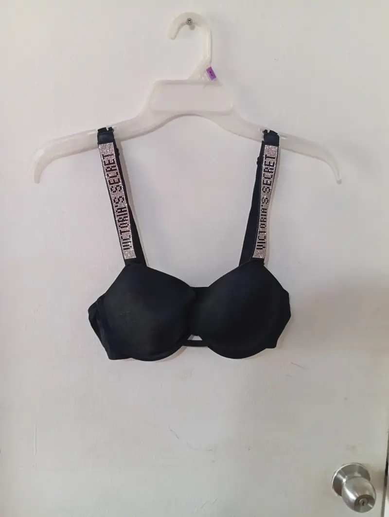 Sostén negro victoria secret talla 38B