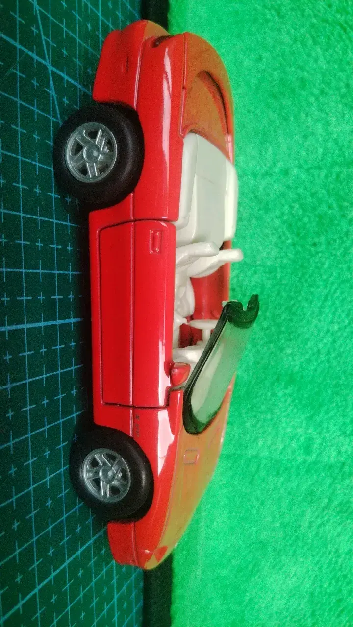 Auto de juguete convertible rojo - 1