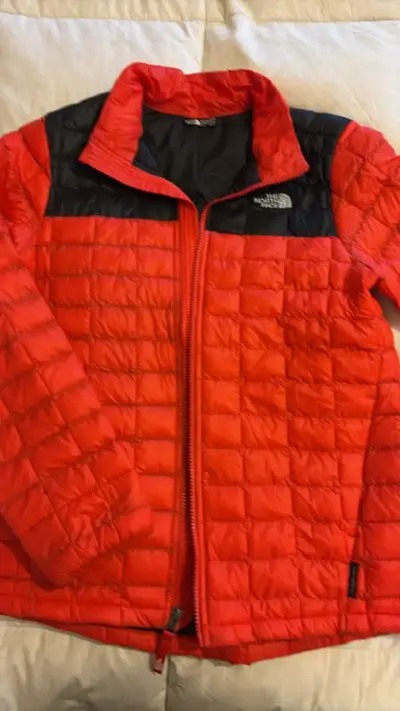 Chaqueta acolchada roja The North Face para niño - miniatura 1