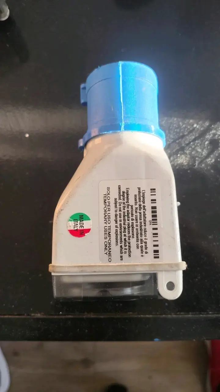 Adaptador eléctrico temporal Made in Italy