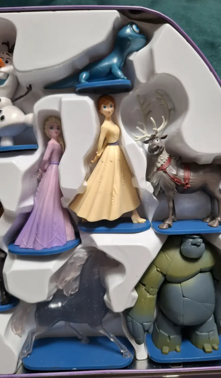 Colección Frozen II 12 Figuras,12 Libros,Estuche - 4