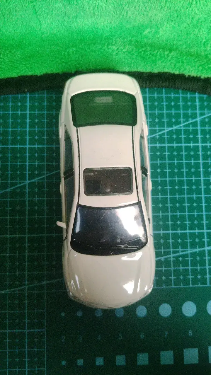 Modelo a escala Toyota Camry blanco - 5