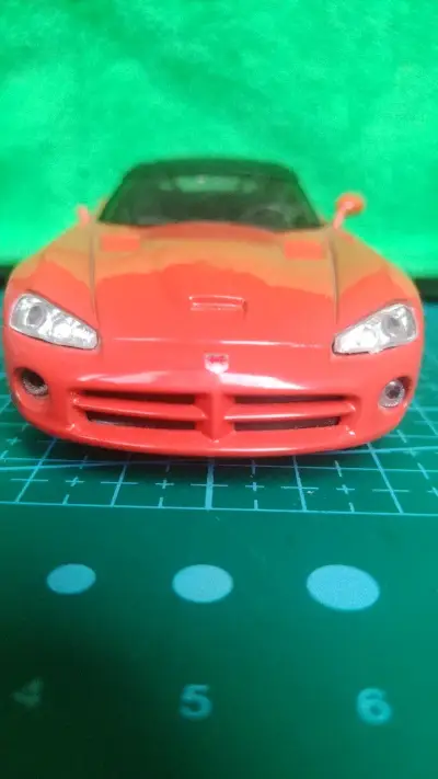 Auto a escala rojo deportivo - miniatura 2