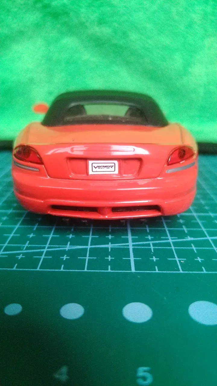 Auto a escala rojo deportivo - 4