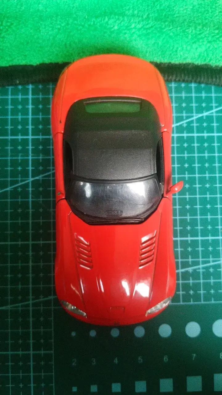 Auto a escala rojo deportivo - 5
