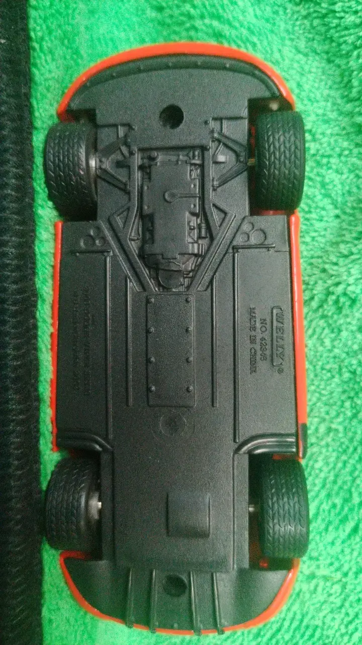 Auto a escala rojo deportivo - 6