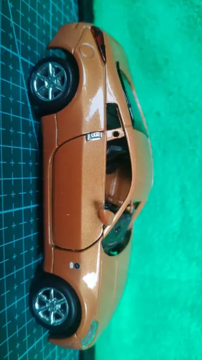 Auto a escala Nissan 350Z color cobre - miniatura 1