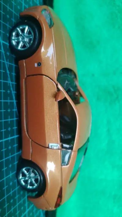 Auto a escala Nissan 350Z color cobre - miniatura 3